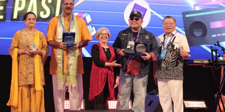 Gemar Bantu Warga Tak Mampu, Yuli Utomo Terima Penghargaan dalam Ajang Rotary Joint District Conference