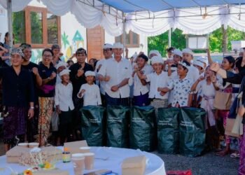 Dari Sisa Canang Jadi Berkah Bumi: Pemuda Adat Besakih Sulap Sampah Persembahyangan Jadi Kompos