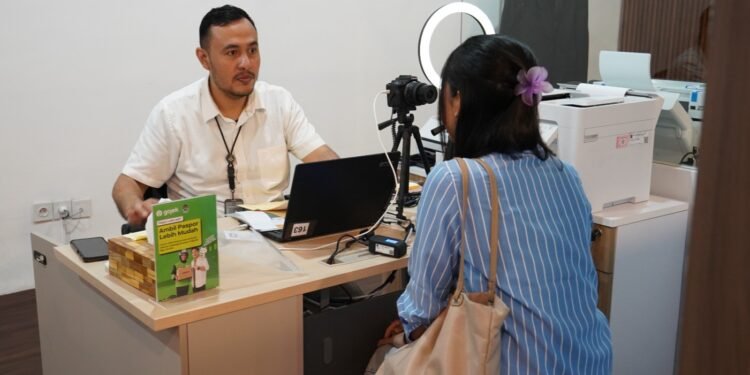 Pasporia Imigrasi Ngurah Rai Layani 32 Permohonan Paspor di Akhir Pekan