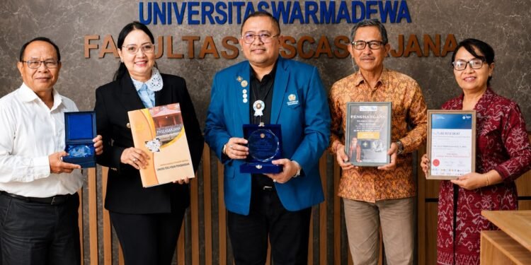 Capai Prestasi Gemilang di Kancah Internasional, Yuli Utomo Terima Penghargaan dari Pascasarjana Universitas Warmadewa