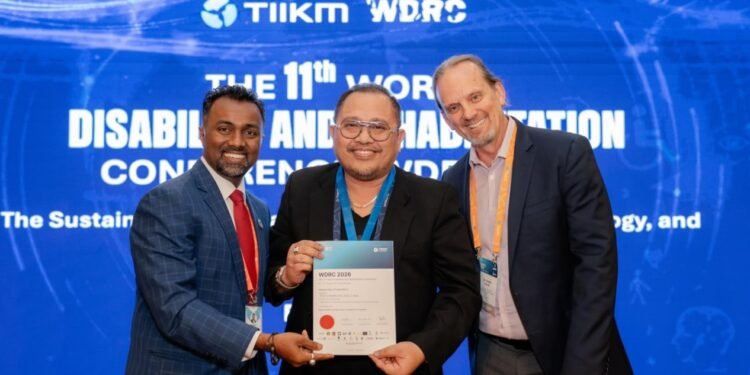 Yuli Utomo Raih Penghargaan Internasional The Best Presentation di Konferensi Disabilitas & Rehabilitasi Dunia